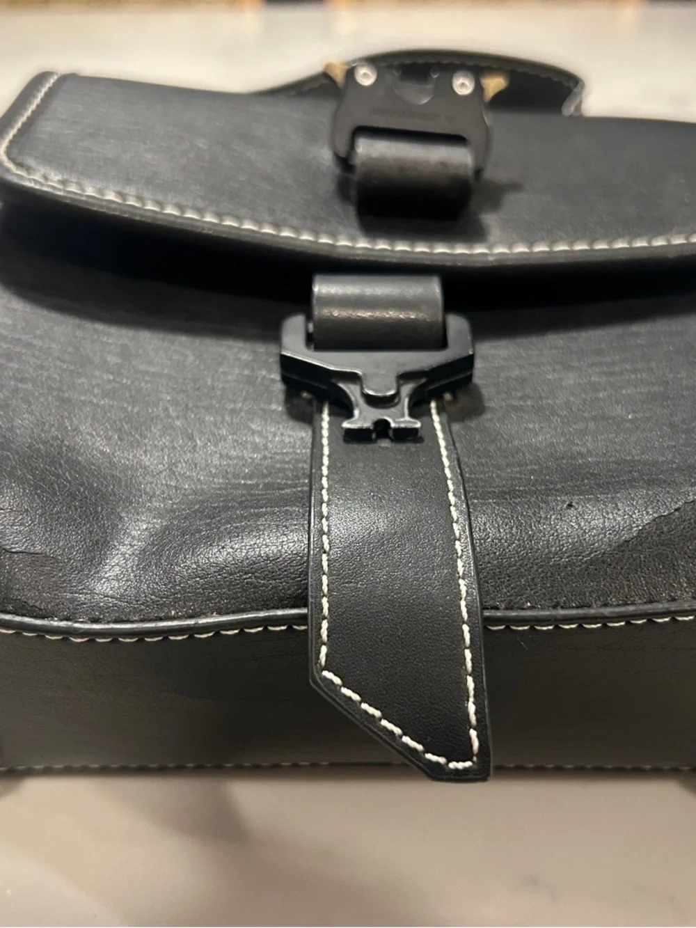 Crossbody LEATHER BAG rare hard to find. - Picture 7 of 9